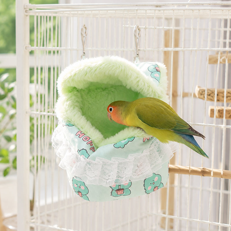 🦜 Warm Hanging Nest for Small Pets | Warm & Soft Plush Interior ☁️ | Semi-Closed Design with Sturdy Hooks 🪝 | For Lovebirds, Budgies, Hamsters and Flying Squirrels 🐾